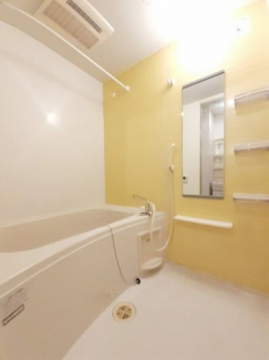 【風呂】 ゆったり過ごせるお風呂です