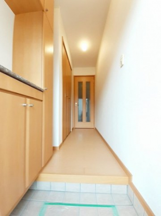 【玄関】 落ち着いた玄関です