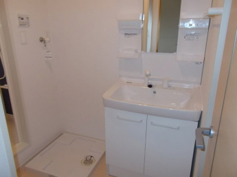 【洗面所】 明るい洗面所です