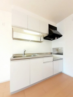 【キッチン】 コンパクトなキッチンで掃除もラクラク