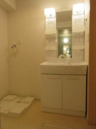 【洗面所】 脱衣スペースもあります