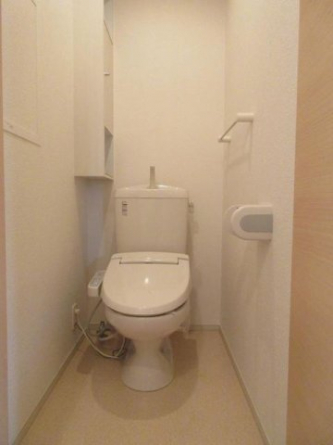 【トイレ】 コンパクトで使いやすいトイレです