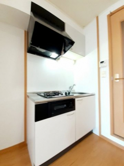 【キッチン】 コンパクトなキッチンで掃除もラクラク