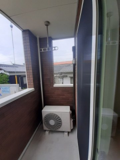 【バルコニー】 開放的で明るい空間を演出してくれるバルコニーです