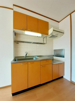 【キッチン】 コンパクトなキッチンで掃除もラクラク