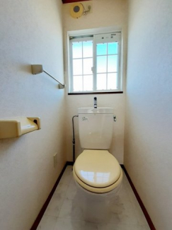 【トイレ】 清潔感のあるトイレです