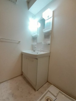 【洗面所】 忙しい朝には欠かせない洗面所です