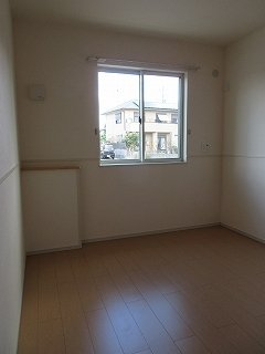 【内装】 明るい色調の室内です