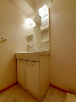 【洗面所】 使いやすい洗面所です