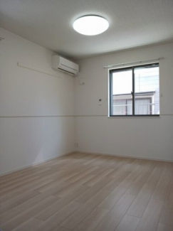 【内装】 明るい室内です