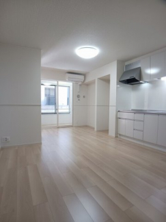 【内装】 明るい室内です