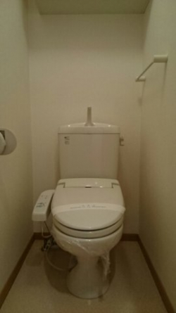 【トイレ】 ゆったりとした空間のトイレです