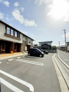 【駐車場】 駐車場があるので、車を買う予定の方も安心です