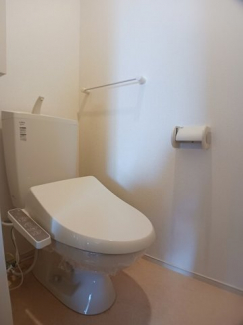 【トイレ】 清潔感のあるトイレです