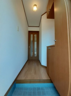 【玄関】 落ち着いた玄関です