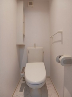 【トイレ】 シンプルで使いやすいトイレです