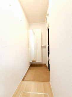 【玄関】 収納もある玄関です