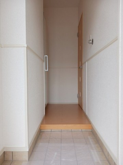 【玄関】 落ち着いた玄関です