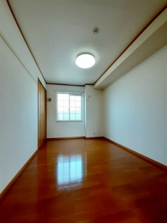 【内装】 内装は落ち着いています