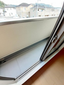 【バルコニー】 暖かな日差しのふりそそぐバルコニー