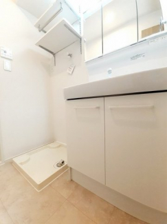 【洗面所】 脱衣スペースもあります