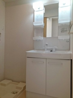 【洗面所】 脱衣スペースもあります