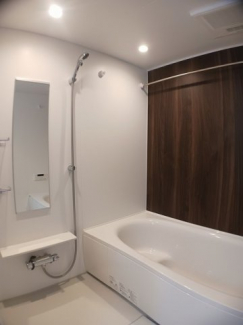 【風呂】 コンパクトで使いやすいお風呂です