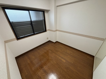 スタンダードな洋室です