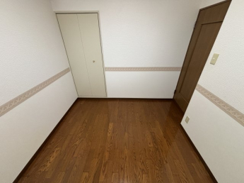 スタンダードな洋室です