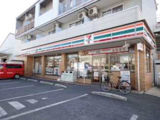 セブンイレブン南吹田３丁目店まで296m