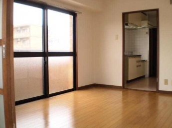 中部屋５．５帖（バルコニー付）
