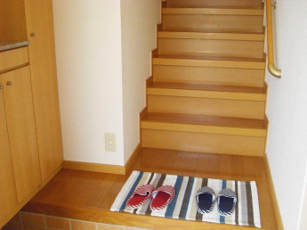 収納もある玄関です
