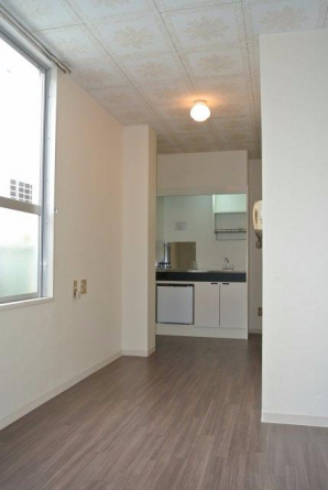 新しく入れ替えました。冷蔵庫・コンロ付です。