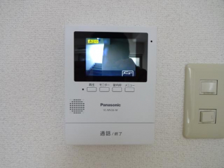 来客の確認が出来るＴＶモニターホーン付き。