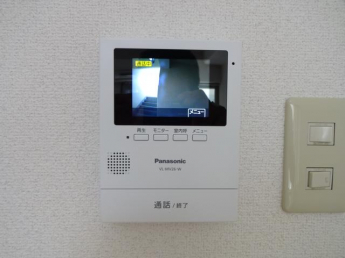 来客の確認が出来るＴＶモニターホーン付き。