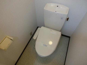 便利な温水洗浄便座でキレイさっぱり。