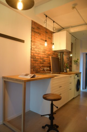 可動式カウンターはテーブルとしても使用可。食事やワークスペースに。