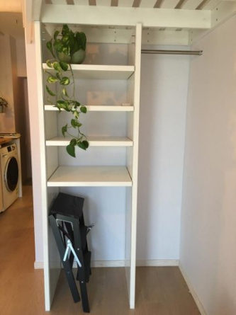 ロフト下には収納スペースがあります。