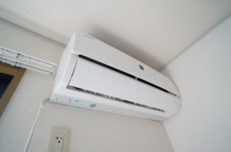 エアコンは2015年製のものがついています。