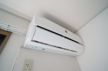 エアコンは2015年製のものがついています。
