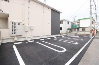 車をお持ちの方に嬉しい駐車場付きの物件です