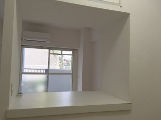 キッチンよりバルコニー方向