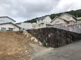 閑静な住宅街にです。お好きなメーカーをお選び頂けます。
二世帯住宅など、こだわりのお住まいにどうぞ。