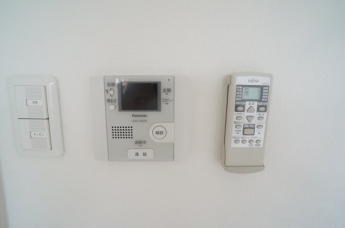 オートロック対応TVモニターホンです。参考、同建物・別間取りの号室