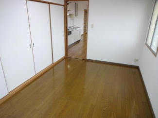 南向きのため寒い日でも日差しが感じられる暖かいお部屋です