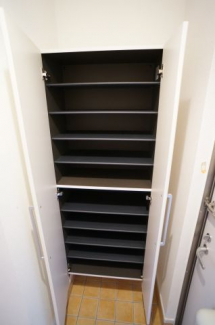 靴箱は大容量！！
参考、同建物・反転間取りの号室