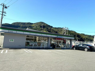 ファミリーマート西予三瓶店まで516m