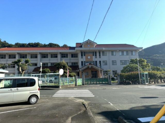 西予市立三瓶小学校まで560m