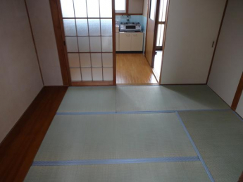 南側から見た４．５帖和室