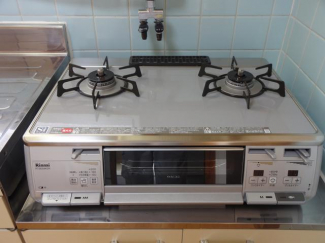 設備の２口ガラストップコンロで料理の幅が広がります